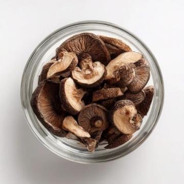 昆明市場迎來平價(jià)雞樅替代品:雞油菌和紅菇上市口感佳價(jià)格親民