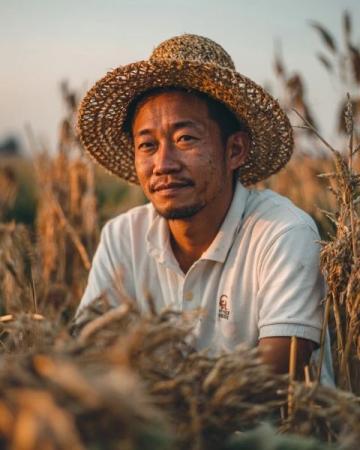廣西大學生李帥入贅桂林,種植甜脆柿子,日賺500多元