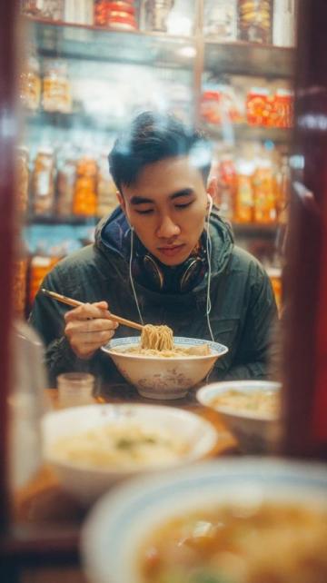 在上海，一定是要看書和吃美食的