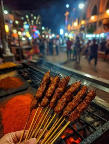 欽州早市的煙火與美味：豬腳粉、五色糯米飯的誘人邂逅