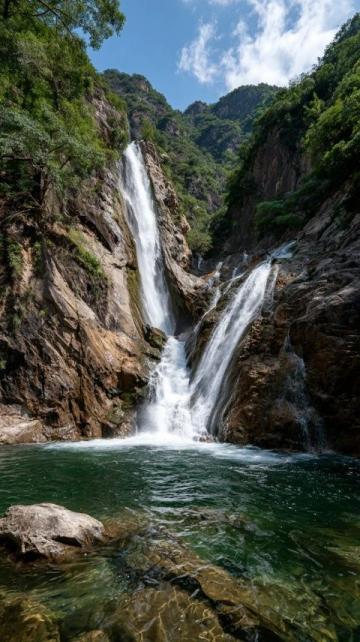 以下是云南最值得一游的景點推薦，結(jié)合最新旅游資訊整理