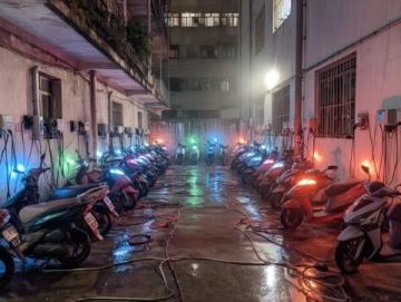 杭州深巷藏著一家被外賣平臺(tái)"通緝"的米粉店,每當(dāng)夜幕降臨