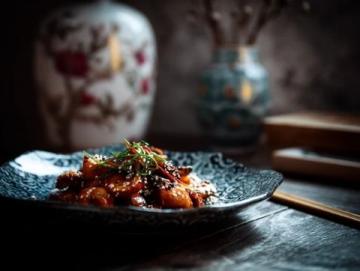 大家好,教給大家分享一個(gè)做葛粉紅燒肉的做法,我的視頻有點(diǎn)長