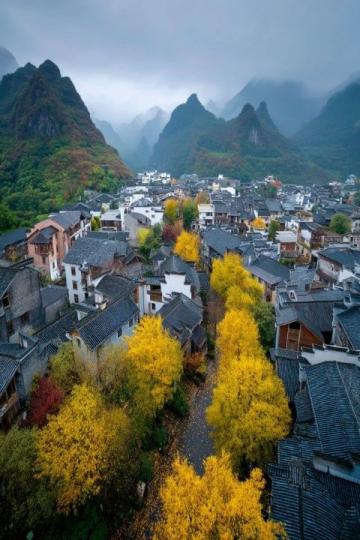 貴州畢節(jié)清晨美景:老城區(qū)里的生機與寧靜