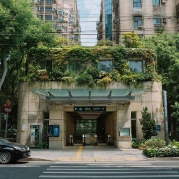 重慶謝家灣站，最像香港的街區,看起來好大氣上檔次呦。城市感滿滿的。網友戲稱重慶