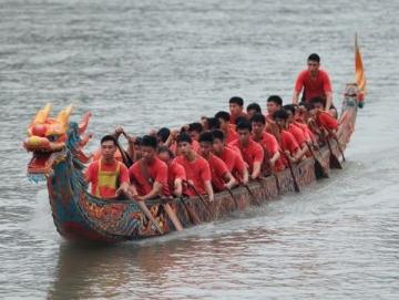 端午節(jié)正值仲夏，氣溫較高，人體的新陳代謝加快，容易出現(xiàn)燥熱、上火等癥狀