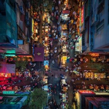 南寧五象新區(qū)地?cái)偨?jīng)濟(jì)火爆,寫字樓熱度不及網(wǎng)紅夜市