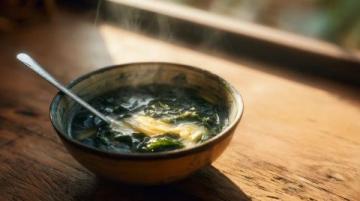 美食搬運(yùn)工"胡辣湯，帶你品嘗地道河南味兒！