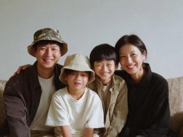 郝劭文妻子二胎生子，曬兒子吃雞腿照笑翻網友