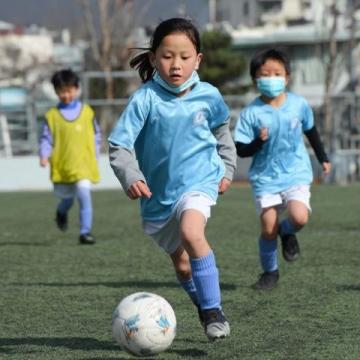 2025年江蘇省城市足球聯賽第五輪綜述：南京強勢領跑，常州球迷雨中堅守，精彩賽事前瞻與文化交融