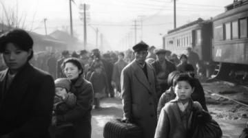 這是1945年11月份的一組珍貴老照片，拍攝于重慶路邊的一家小吃店