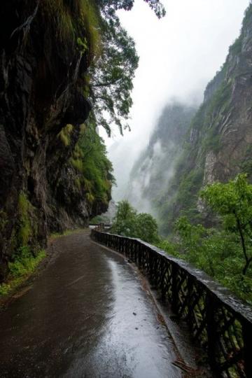 我們從金口河大峽谷出來后，踏入迤沙拉村，就好似走進了千年的時光隧道