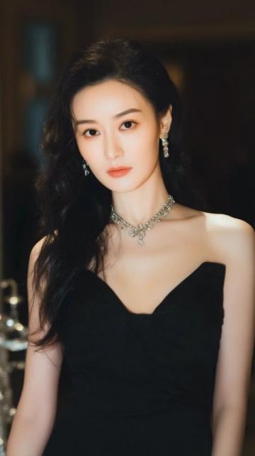 1985年，楊紫瓊與香港富商潘迪生相戀，兩人熱戀3年后，在楊紫瓊26歲那年