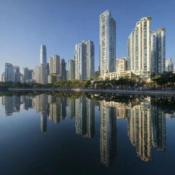 溫州位于中國浙江省東南部，以其豐富的海鮮和獨(dú)特的地方小吃聞名