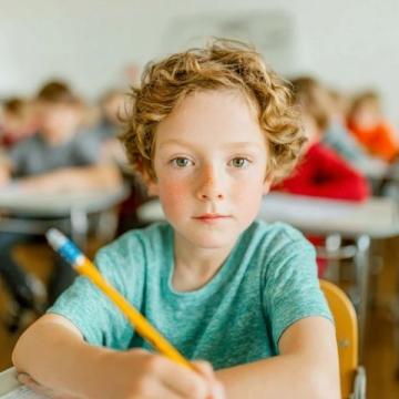 孩子幼兒園就該學(xué)一年級知識嗎?快樂童年與壓力教育的糾結(jié),求支招!