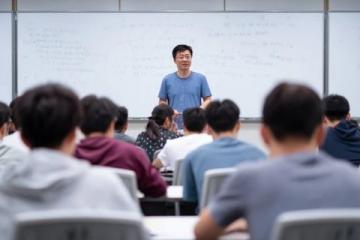 揭秘韋東奕走紅背后:別讓質(zhì)疑聲掩蓋學(xué)術(shù)價(jià)值與影響力