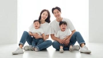 謝浩男媽媽許健華成功回歸，帶小女兒上學,還展示廚房神器