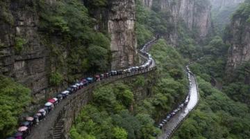 廣西德保縣都安鄉福記村一名確診病例的許某人，兩次行程軌跡的差別，引起網友們好奇