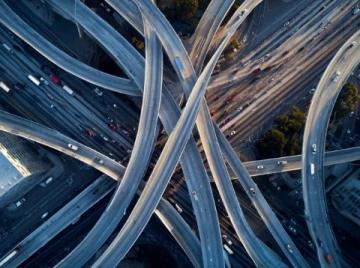 掌握美國高速公路繳費指南:避免收費路段、了解電子繳費系統及其使用方法