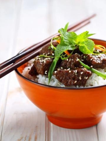 宅家過年吃美食！蘿卜絲炒牛肉和水煎包，營養又好吃！