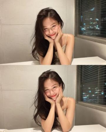 43歲女星車曉素顏逛街感嘆25元酒貴，向往普通情侶生活