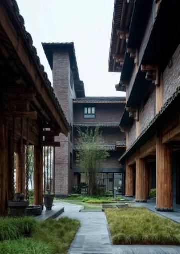烏鎮(zhèn)，這座擁有千年歷史的江南古鎮(zhèn)，宛如一顆璀璨的明珠，散發(fā)著迷人的魅力