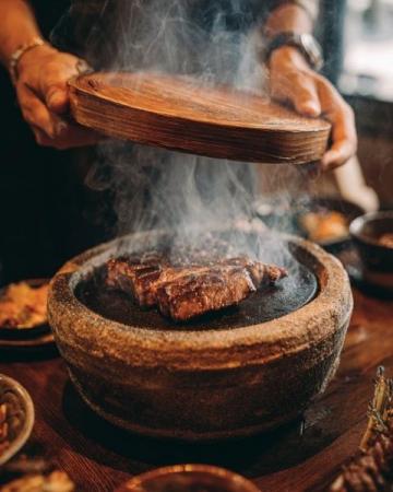 保山西瓜瓢牛肉米線：炭火煮沸的滇西風味