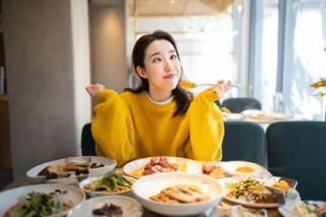 韓國游客大飽口福后深刻反思：美食盛宴中的節(jié)制之道