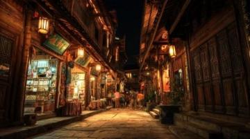 已經(jīng)是晚上9點(diǎn)多了，街邊僅有幾家飯館還亮著燈，能在北京經(jīng)營(yíng)到深夜的