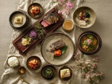 韓國游客大飽口福后深刻反思：美食盛宴中的節(jié)制之道
