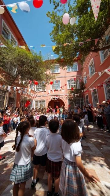 漢中市興漢新區(qū)第六幼兒園舉辦夏至主題教學(xué)活動豐富多彩