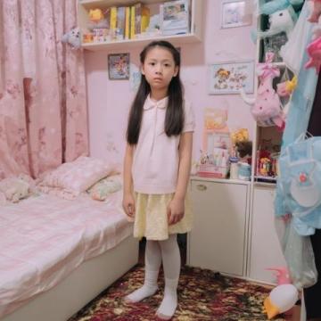 謝浩男媽媽許健華成功回歸，帶小女兒上學,還展示廚房神器
