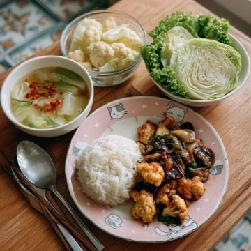 高平名吃店的超級(jí)美味:炒餑子、酸菜黑圪條和核桃肉的完美組合