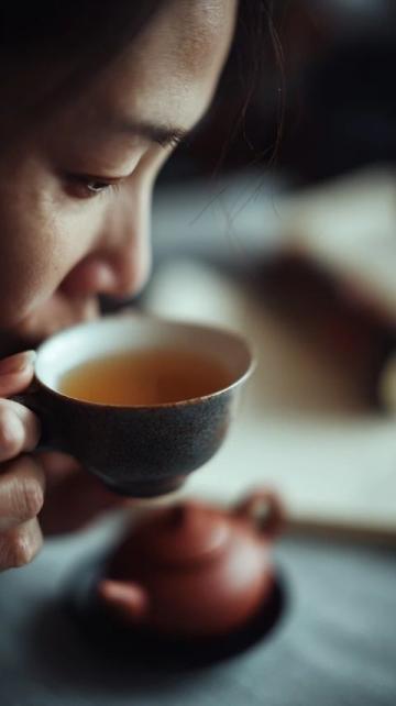 歲月流逝如陳茶，記憶如泡沫