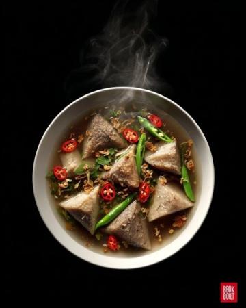 根據全網熱度、社交平臺討論度及美食榜單數據，以下三個四川特色菜近期熱度最高