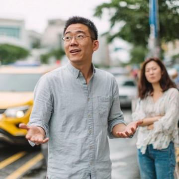 黎耀祥賣掉香港房產(chǎn)遷居內(nèi)地:為何這個決定讓他更加幸福?