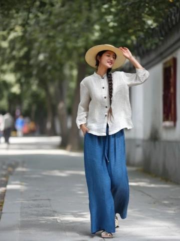 今天我穿什么重慶的時(shí)尚與舒適之選在重慶這座山城,天氣變化多端,早晚溫差大