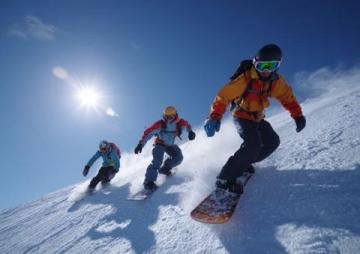 金佛山雪場開放，暢享滑雪樂趣，冬日旅游勝地不容錯過！