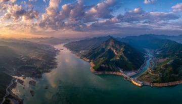 廣東省陽江市的濱海旅游線路，都集中建好、寬闊、美觀地分布在三處地方！
