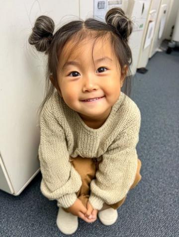 謝浩男媽媽許健華成功回歸，帶小女兒上學,還展示廚房神器