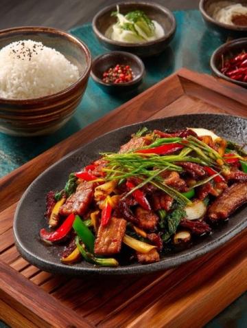 青椒炒肉：一碟鑊氣蒸騰的人間煙火, 滿足你的味覺記憶與情感共鳴