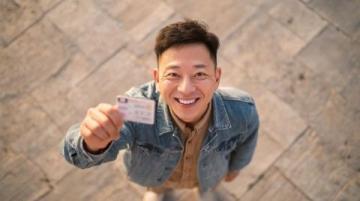 出行必備:身份證+學生證/老年證,輕松享受旅途優惠與舒適