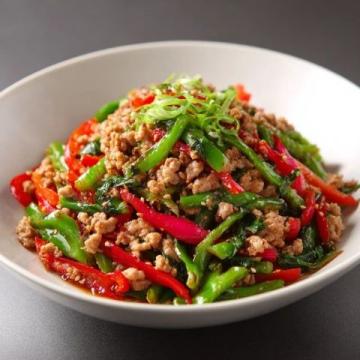 家常美味：芹菜炒牛肉，營養豐富口感絕佳