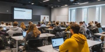 在快節奏高壓時代,大學角色超越傳統知識殿堂