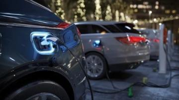 掌握電動車安全行駛要點:超車“三不超”與跟車“五不要