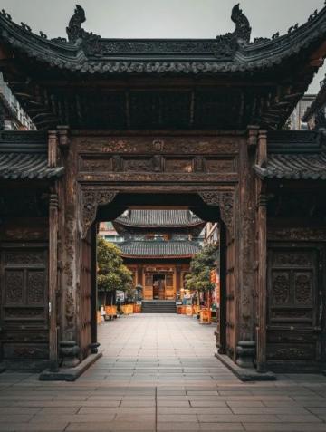 開封是一座歷史文化悠久的城市，以下是一份2天的旅游攻略
