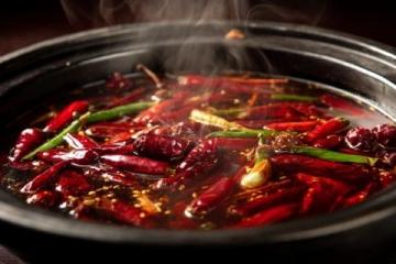 重慶是一座美食之都，以其麻辣鮮香的獨特風味吸引著眾多食客