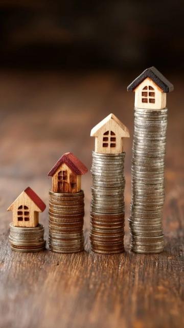 在7月，受行業周期性調整的影響，新房市場出現了季節性回落