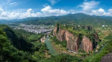 江西有很多值得游玩的地方，以下以南昌、九江廬山為線路，為你規劃三日游攻略