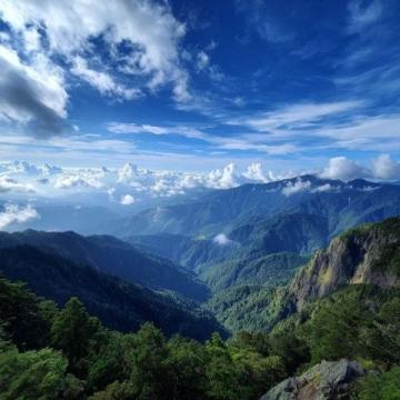 解鎖懷集周末絕美之旅：嘗鮮美食，探秘燕子巖與自然奇觀
